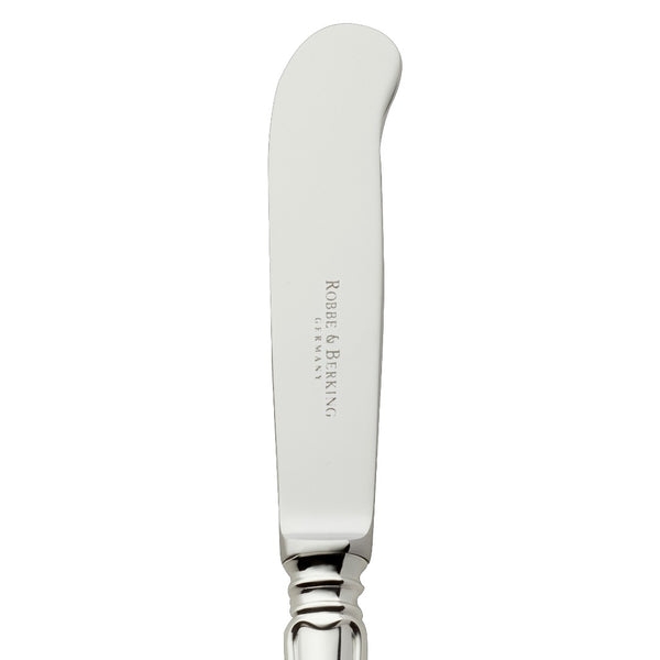 Alt Chippendale silver plated butter knife close-up on its rounded blade.