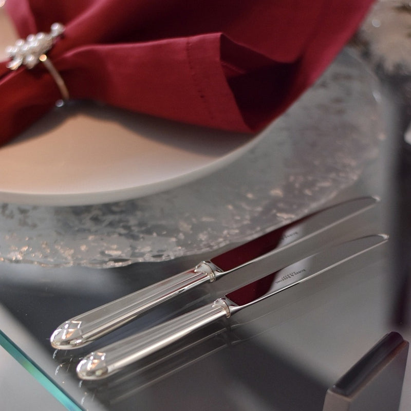 Arcade silver-plated menu knife by Robbe & Berking next to dessert knife on Christmas table setting.