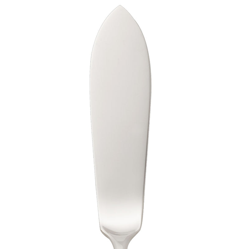 Dante silver-plated fish knife with balanced lines close-up on its wide blade