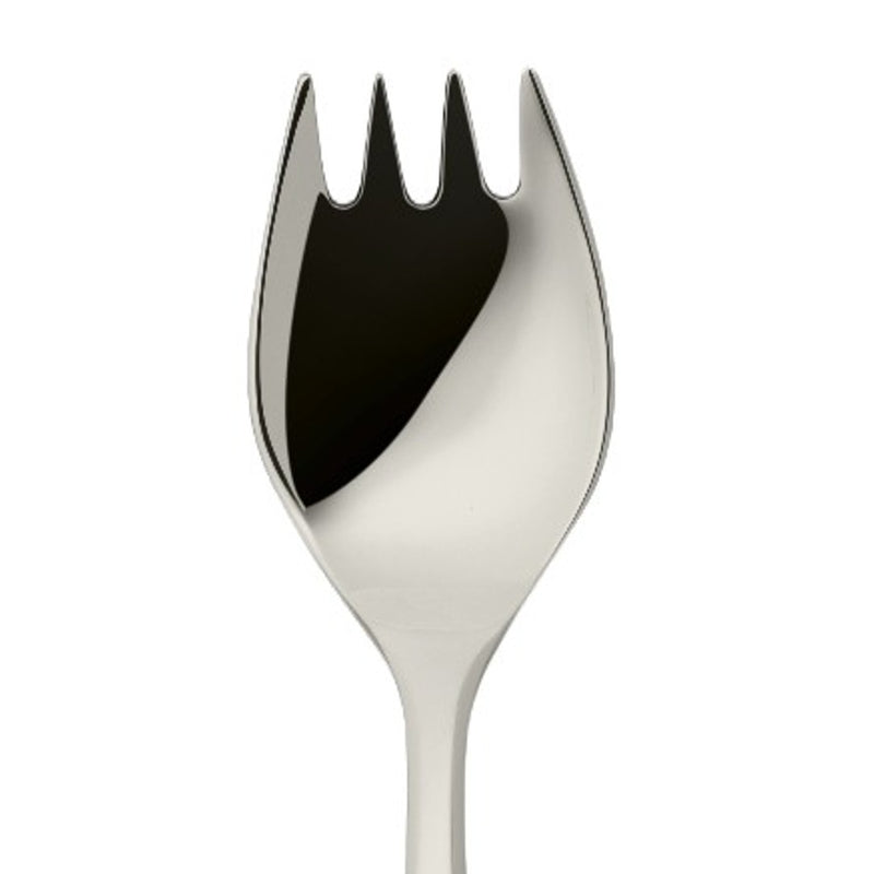 Dante silver-plated oyster fork close-up on its short aligned prongs