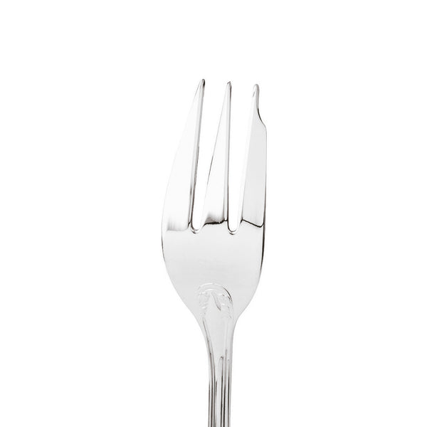 Pastry fork Lauriers silver plated close-up on its tines.