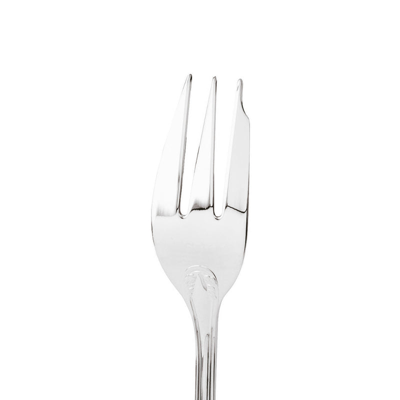Pastry fork Lauriers silver plated close-up on its tines.