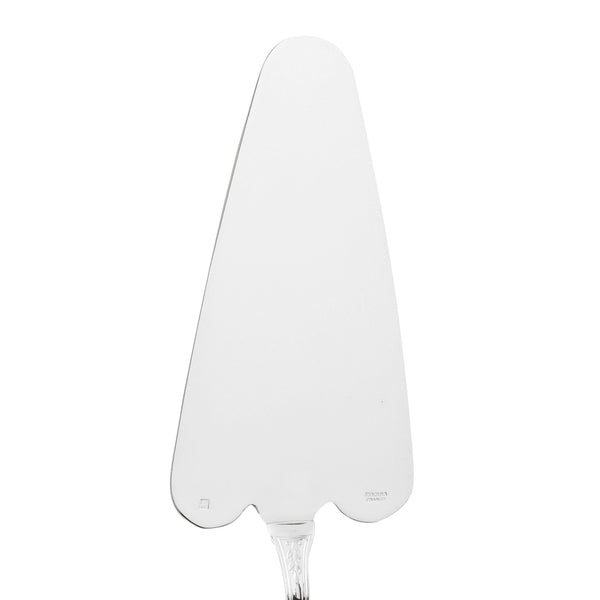 Pie server silver plated with laurel motifs, close-up on its wide blade.