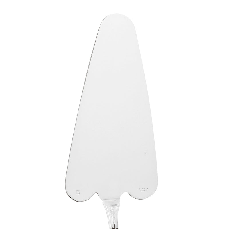 Pie server silver plated with laurel motifs, close-up on its wide blade.