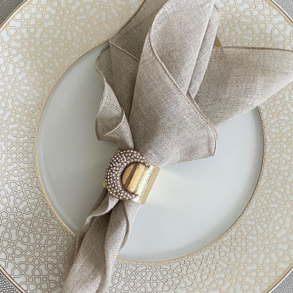 Soft, lightweight Garza linen napkin in natural with subtle piping edge - Amiramour
