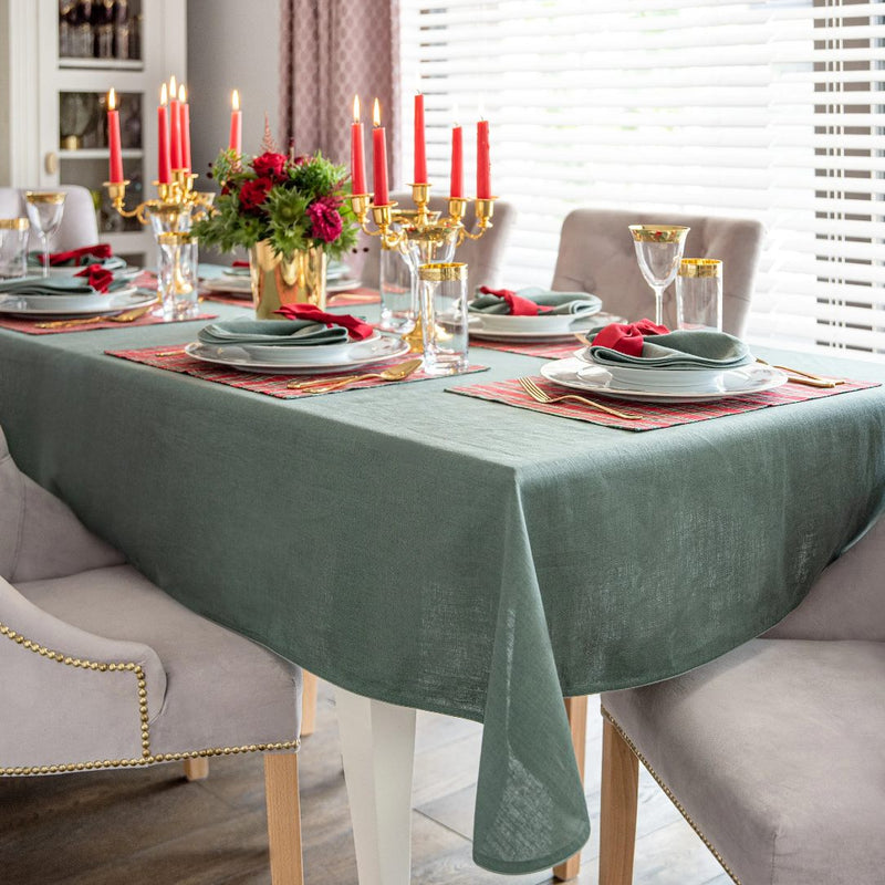 Red and green tartan placemat handmade from cotton fabric on traditional Christmas table.