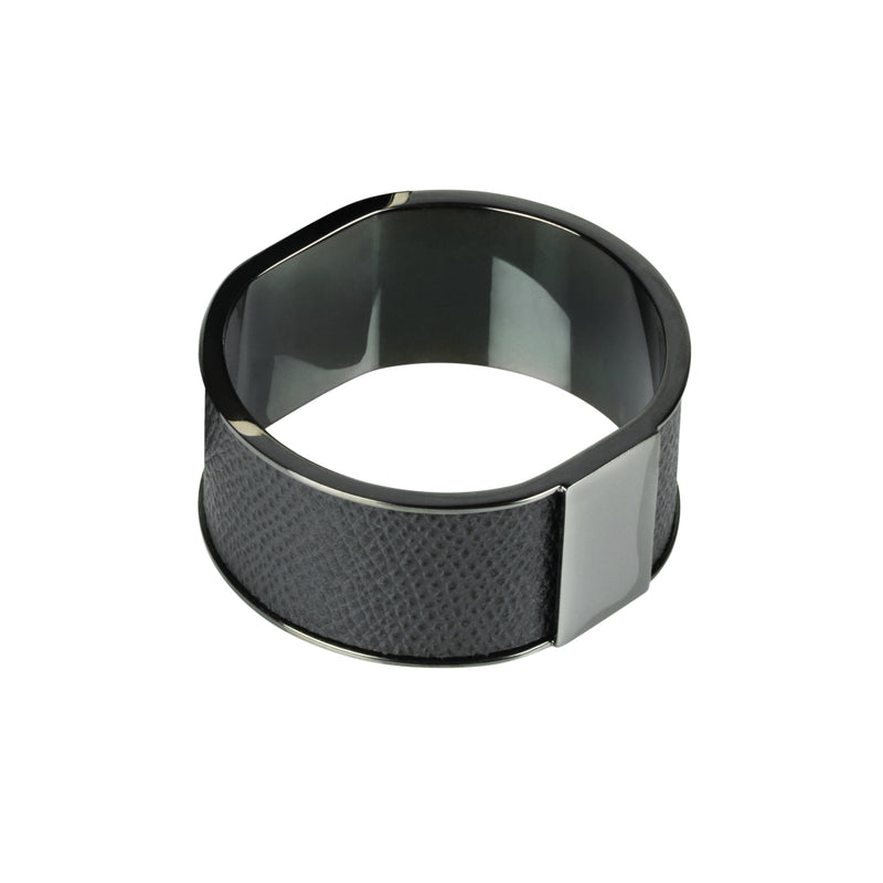 Lux Plus napkin ring by Giobagnara, in black leather with a palladium finish.
