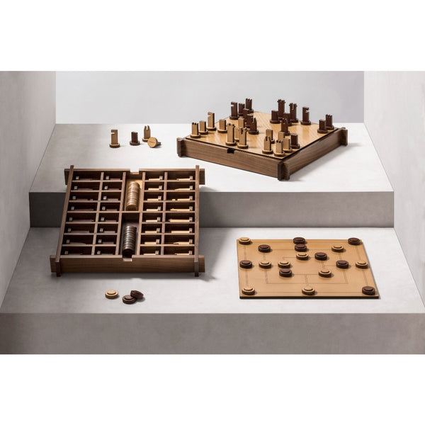 Display of Structura Triple Game Box by Giobagnara showing all three games — chess, draughts, and Muehle — in walnut and tan leather.