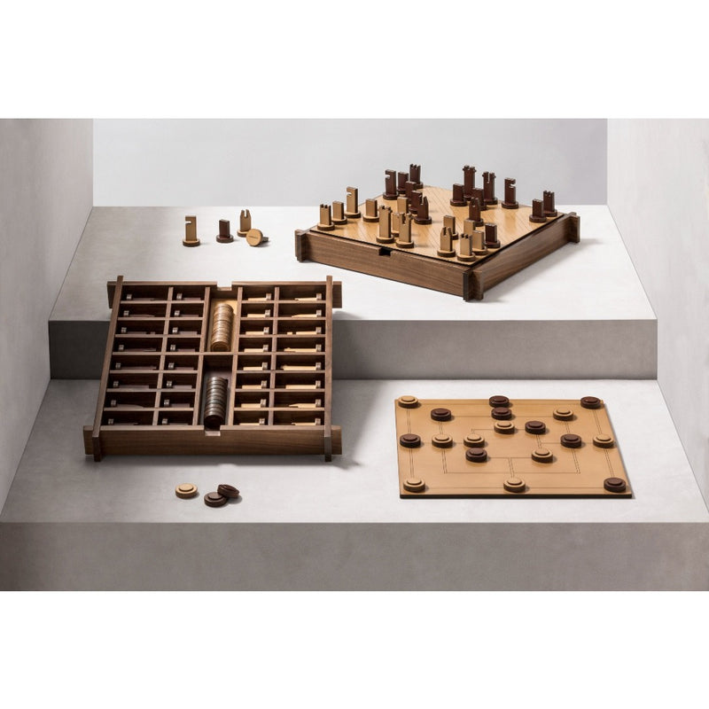 Display of Structura Triple Game Box by Giobagnara showing all three games — chess, draughts, and Muehle — in walnut and tan leather.