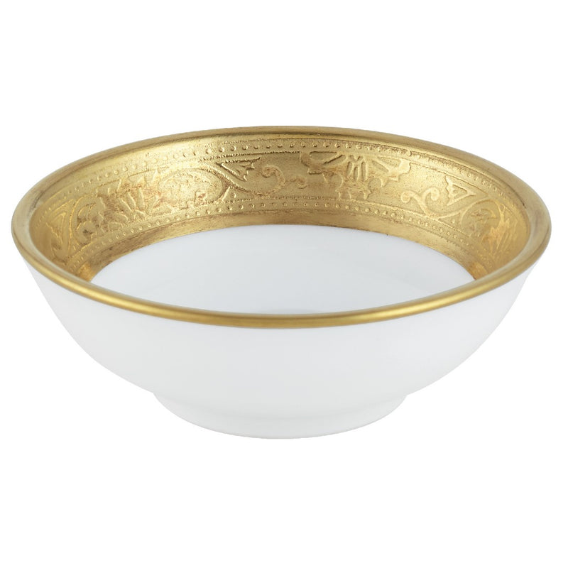 A white and gold porcelain Chinese Soja cup with a Renaissance style border.