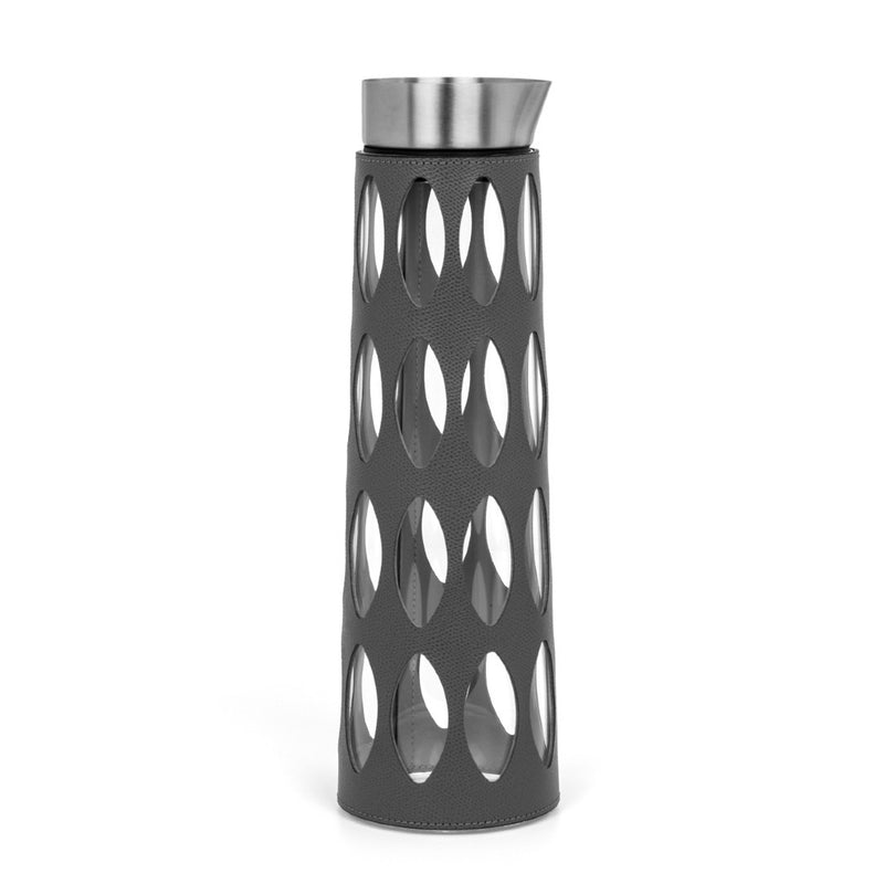 Luxury glass carafe Marghe 1.5l in dark grey with removable leather cover by Pinetti – Italian craftsmanship for elegant dining and yacht entertaining.