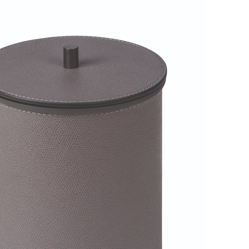 Close-up Positano Ice Bucket in leather with chrome finish by Giobagnara