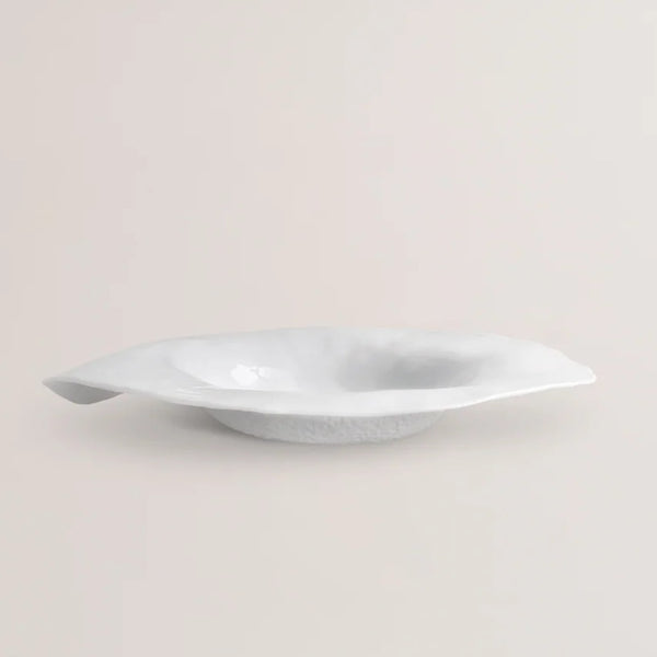 Set of 2 large deep dinner plates white No7 Indulge by Sarah-Linda porcelain on a light beige background