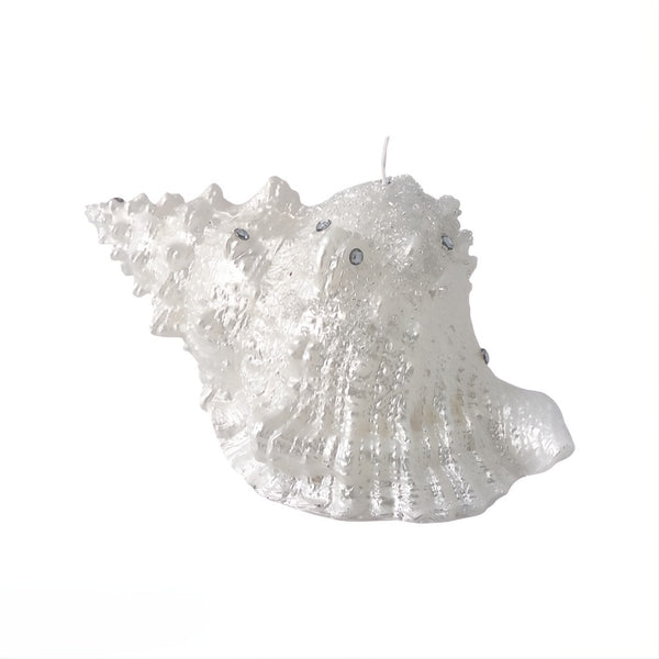 White conch shell candle with silver glitter detailing, elegant coastal-inspired decoration by Amiramour.