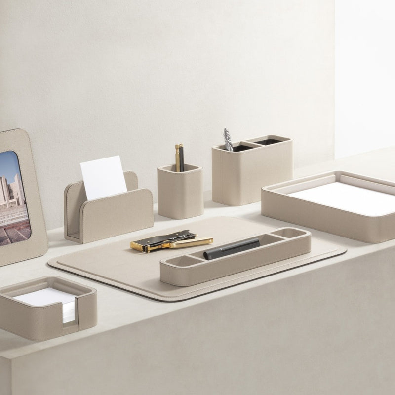 Styled Giobagnara Polo leather desk blotter with rounded corners and Golf leather finish