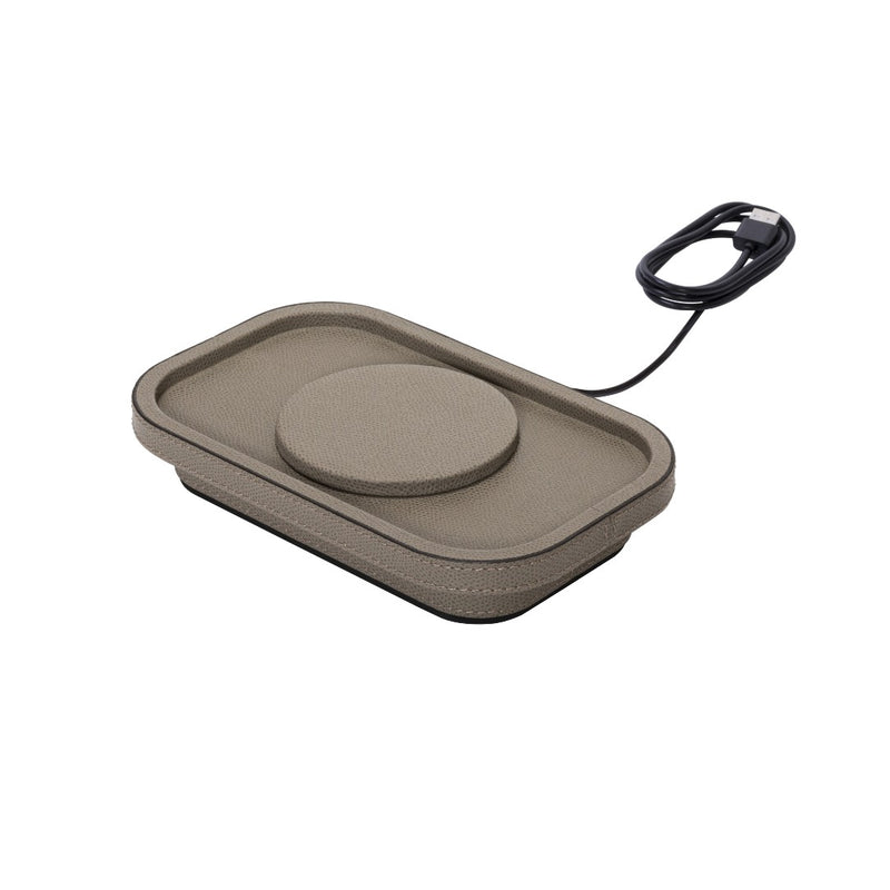 Polo Leather Wireless Fast Charger by Giobagnara in Golf leather, featuring a Qi-certified charging pad and USB cable.