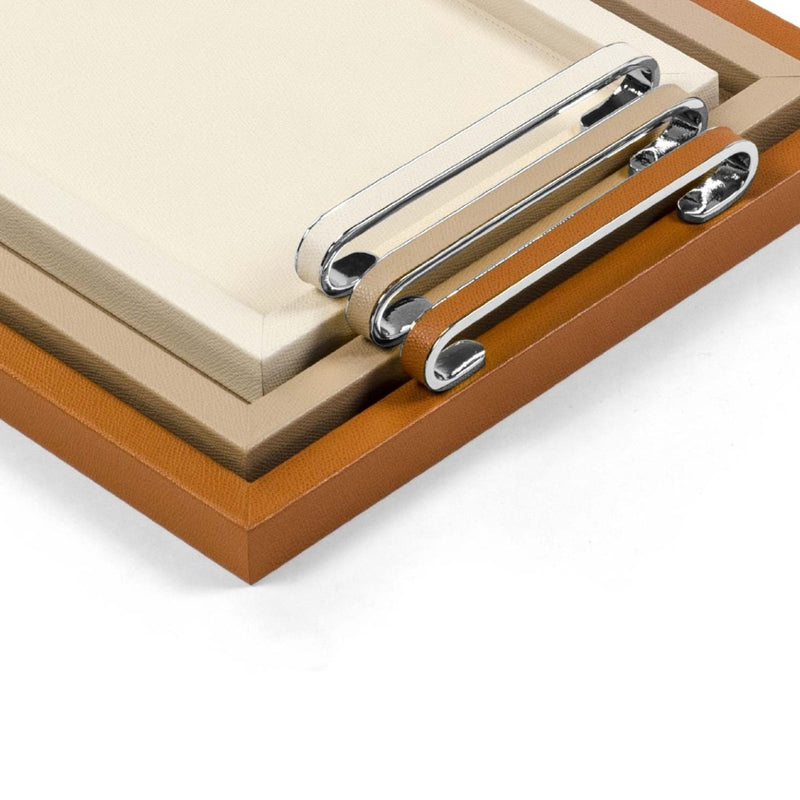 Close up of the Rectangular Foscari leather tray with chrome handles by Pinetti