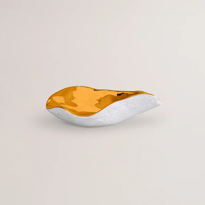 Shell-inspired porcelain side bowls gold finish Nº2 Indulge Sarah-Linda on a light gray background
