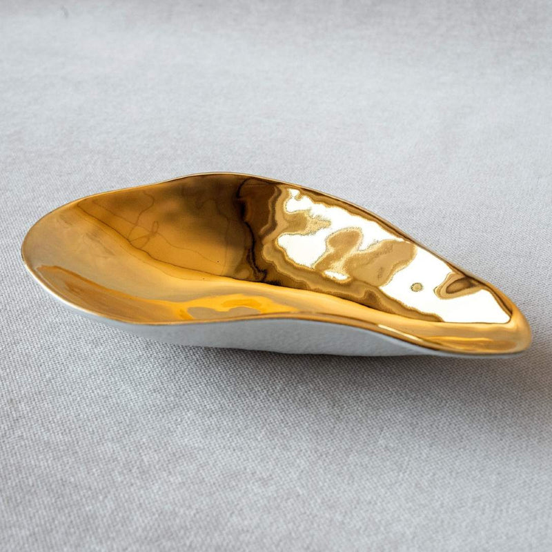 Shell-inspired porcelain side bowls with gold interior No3 Indulge on a light gray background