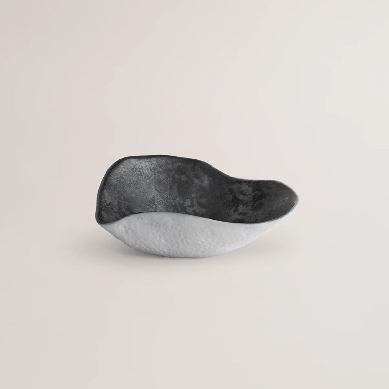 Shell-inspired porcelain side bowls graphite finish No2 Indulge Sarah-Linda on a light gray background