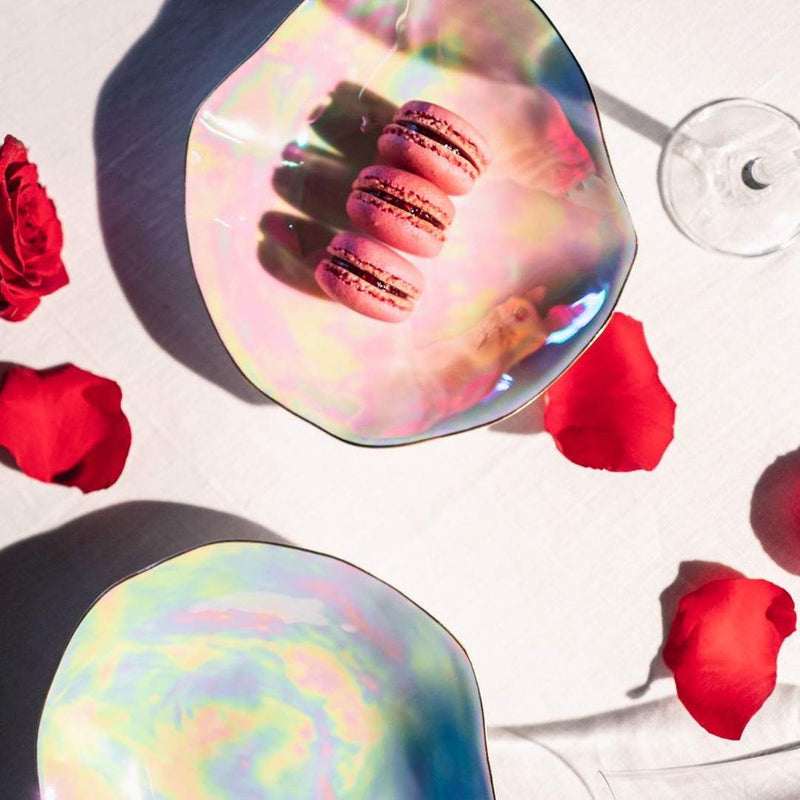 Sarah-Linda set of 2 pearlescent porcelain small plates No5 Indulge with macarons and red roses on a white surface