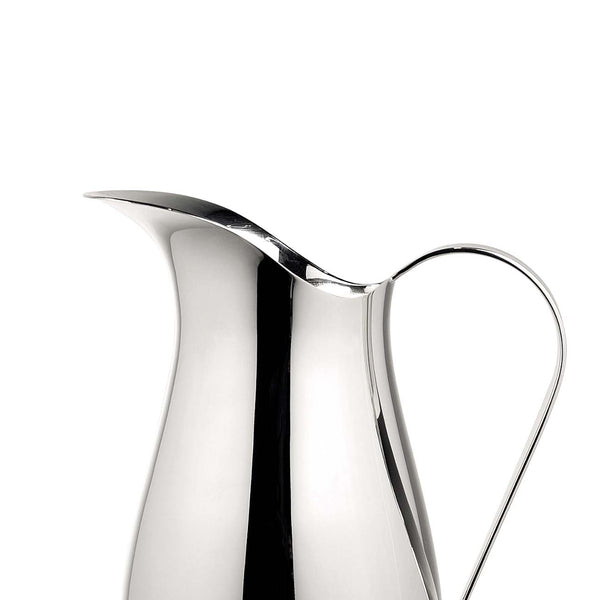 Close-up Luxury 1.3 L silver-plated pitcher Plain by Greggio with smooth curved silhouette – handcrafted Italian design for elegant dining and yachts.