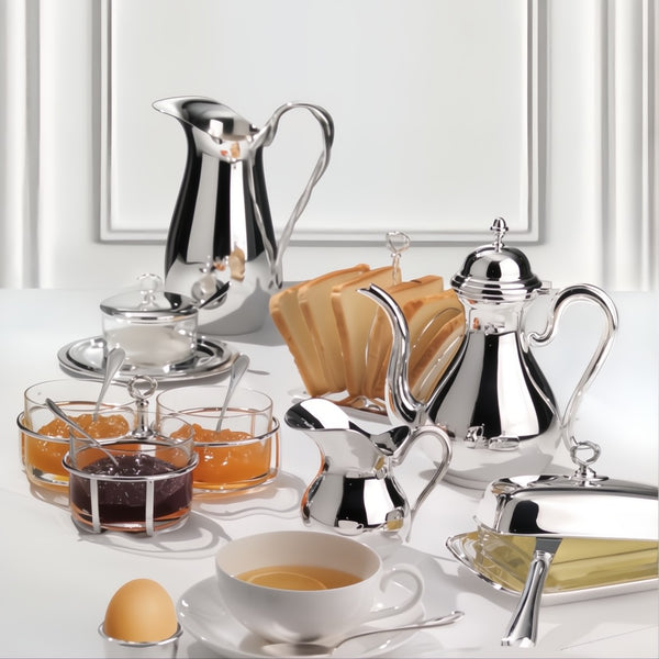 Styled Luxury 1.3 L silver-plated pitcher Villa Pisani by Greggio with sculptural curved design and polished finish – Italian craftsmanship for refined entertaining.