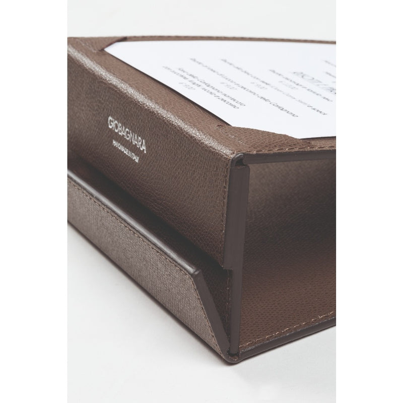 Close-up Tavola Nr. 2 Leather Menu Holder A5 by Giobagnara in brown calfskin, double-sided with magnetic closure.