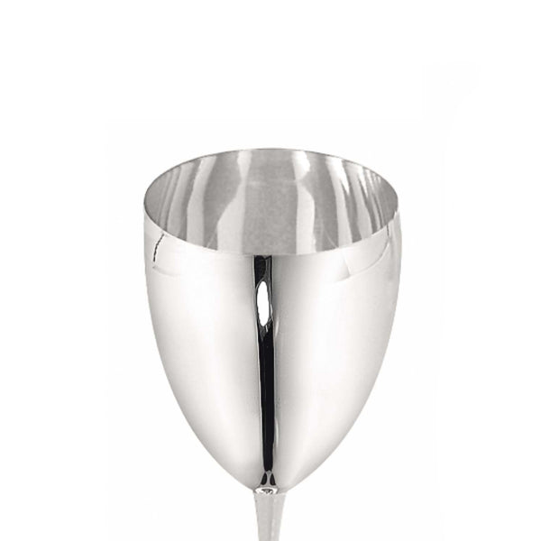 Close-up Elegant Greggio silver plated wine glass for fine dining and entertaining