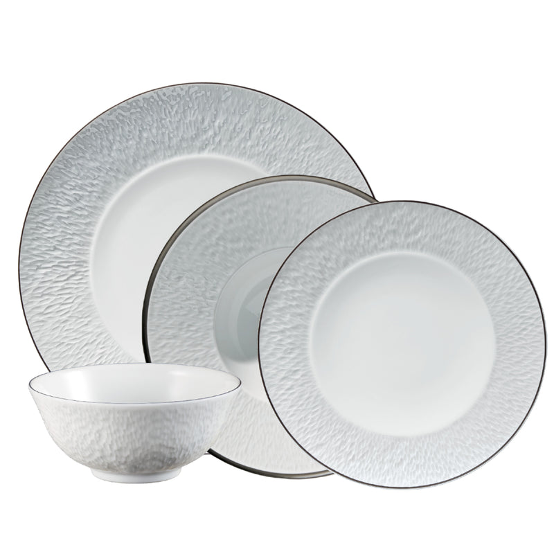 Assiettes plates en porcelaine décor filets or