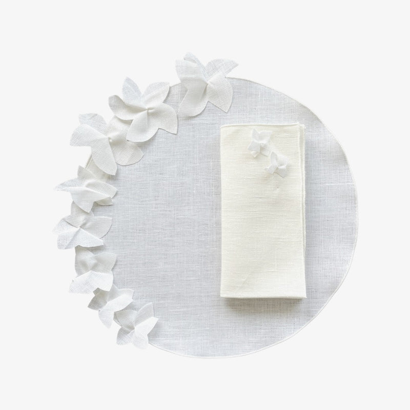 Round Linen Placemat 'Jasmine' in White by Giardino Segreto