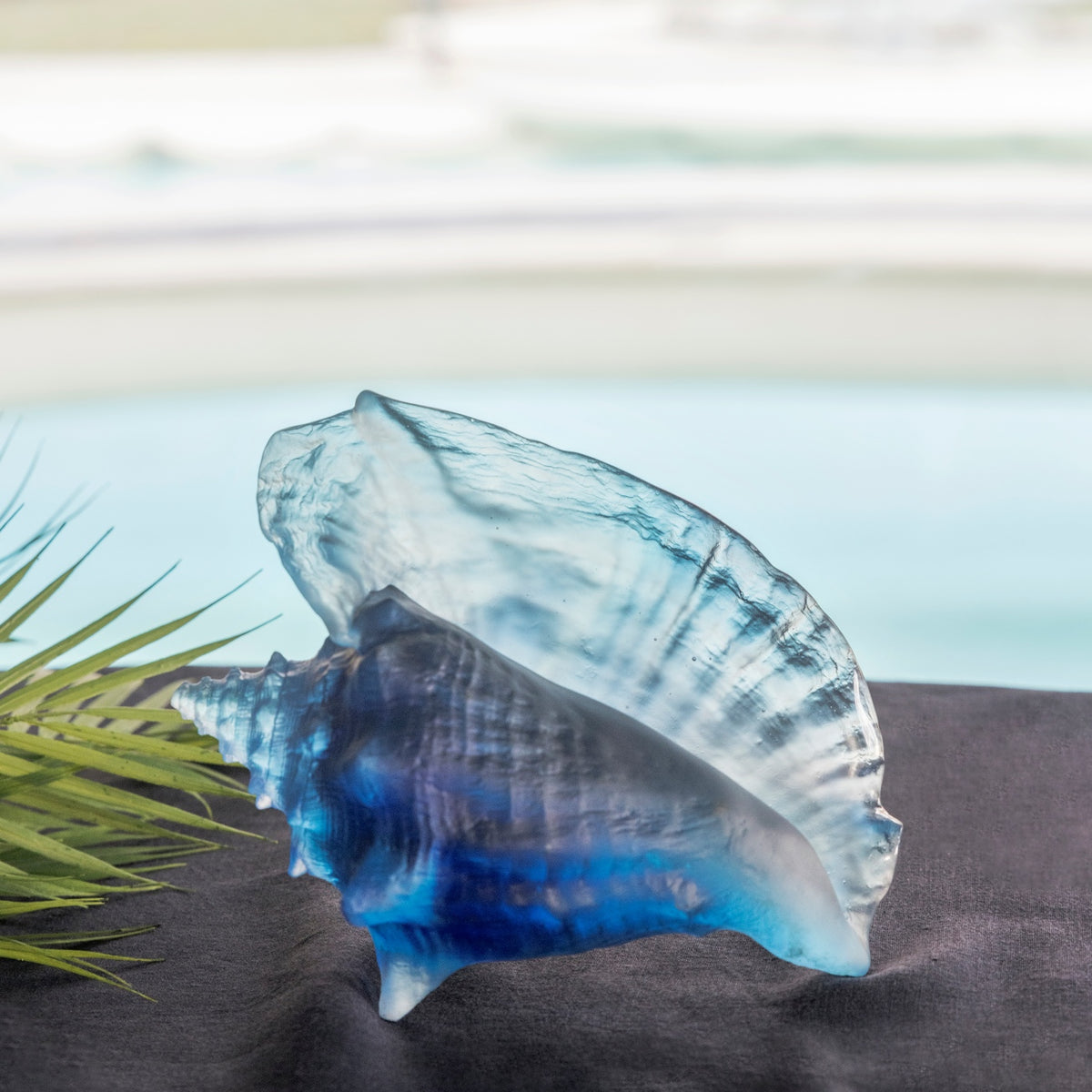 Mer de Corail Large Crystal Shell – Blue | Daum – Amiramour