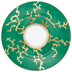 A flat rim dessert plate with a green background and gold-plated branch patterns, from the Cristobal Emerald collection.