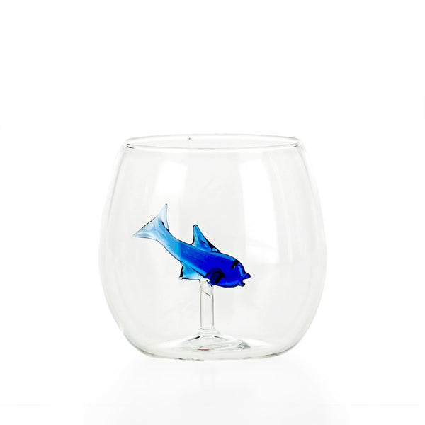 A set of four round glasses with a mouth-blown transparent design, featuring a small colored fish (blue or red) swimming inside each.