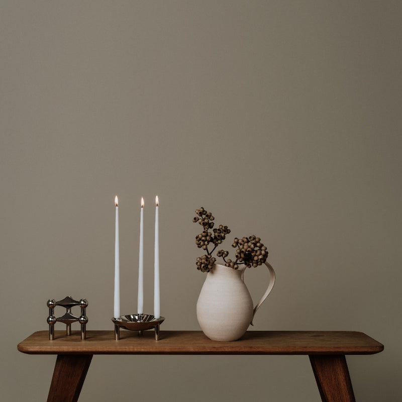 styled table with stoff white candles and flower pot